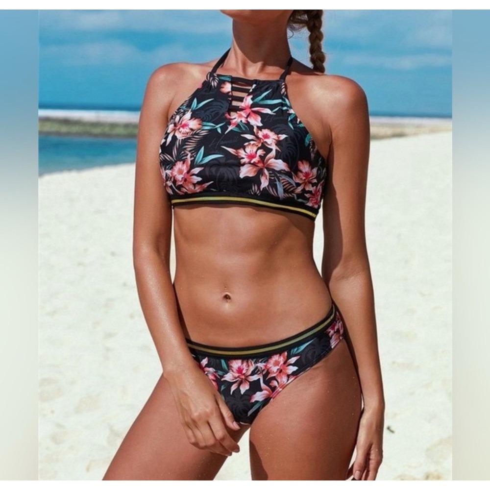 Tropical Vibes Brand New Floral High-Neck Halter Top Bikini Size Medium‎